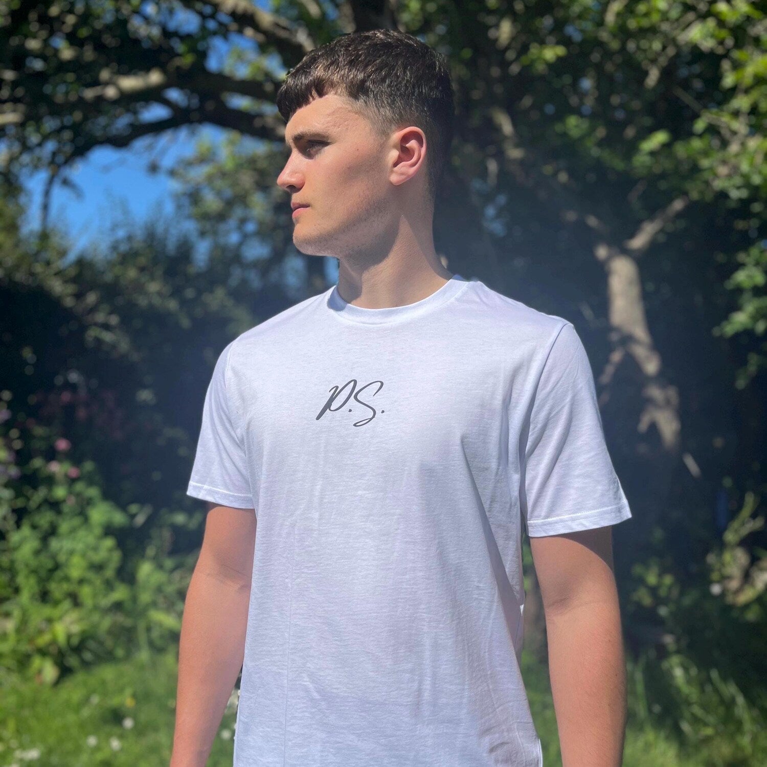 T-shirt white – men t-shirt – streetwear fitted – organiccotton – minimal modernism – luxurious t-shirt – ethically-produced - back design